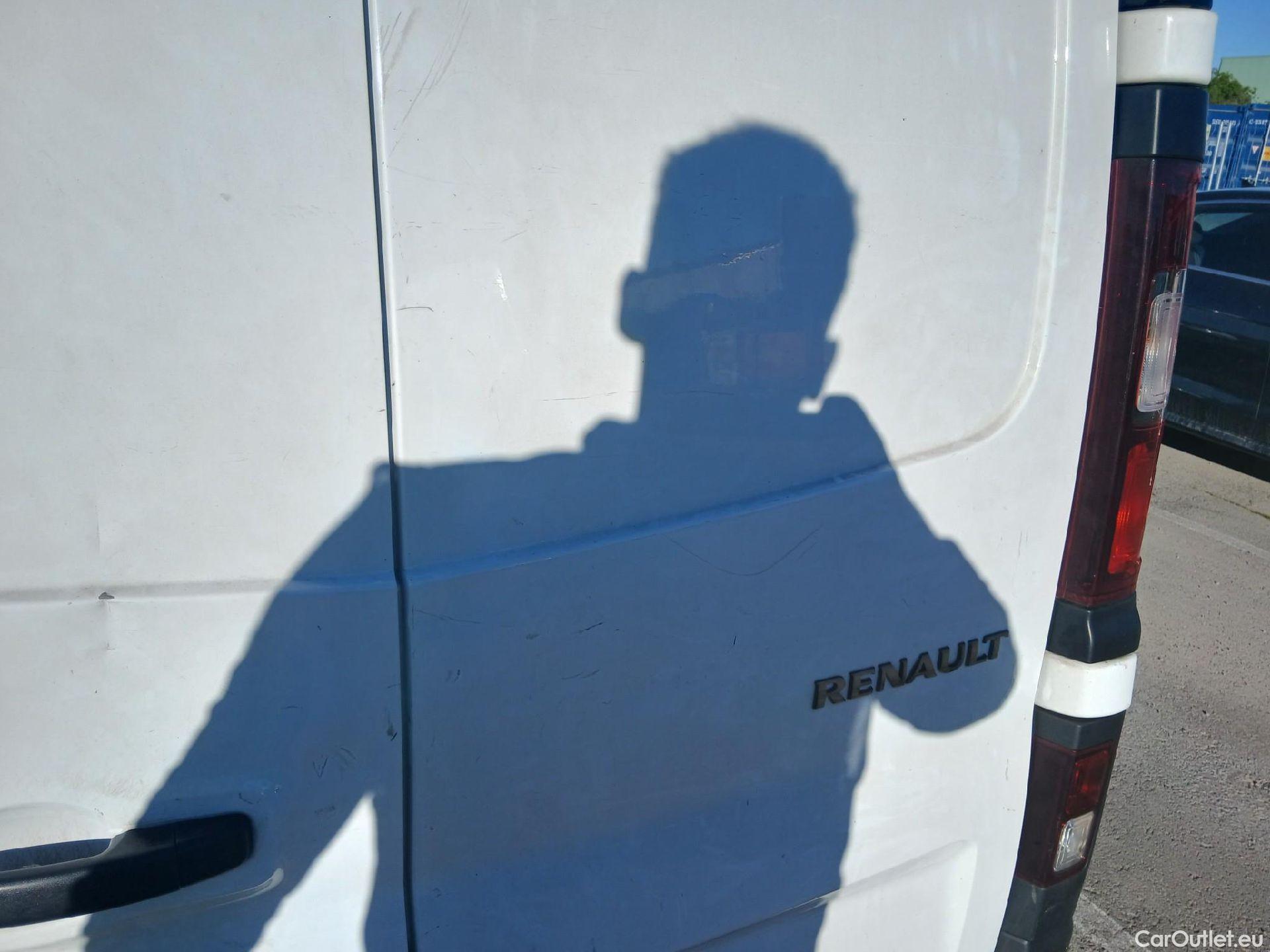  Renault  Trafic RENAULT  / 2019 / 4P / furgón Furgón 27 L1H1 Energy BluedCi 88 kW (AC) #31