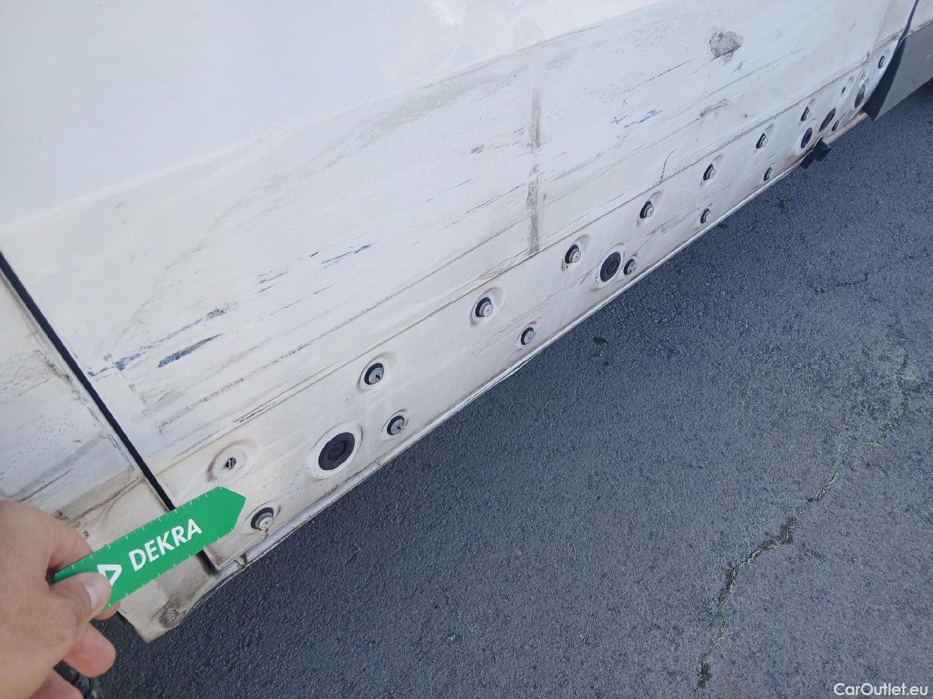  Renault  Trafic RENAULT  / 2019 / 4P / furgón Furgón 27 L1H1 Energy BluedCi 88 kW (AC) #44