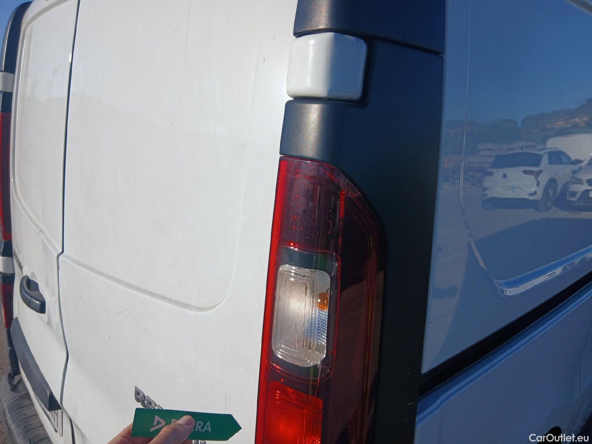  Renault  Trafic RENAULT  / 2019 / 4P / furgón Furgón 27 L1H1 Energy BluedCi 88 kW (AC) #34