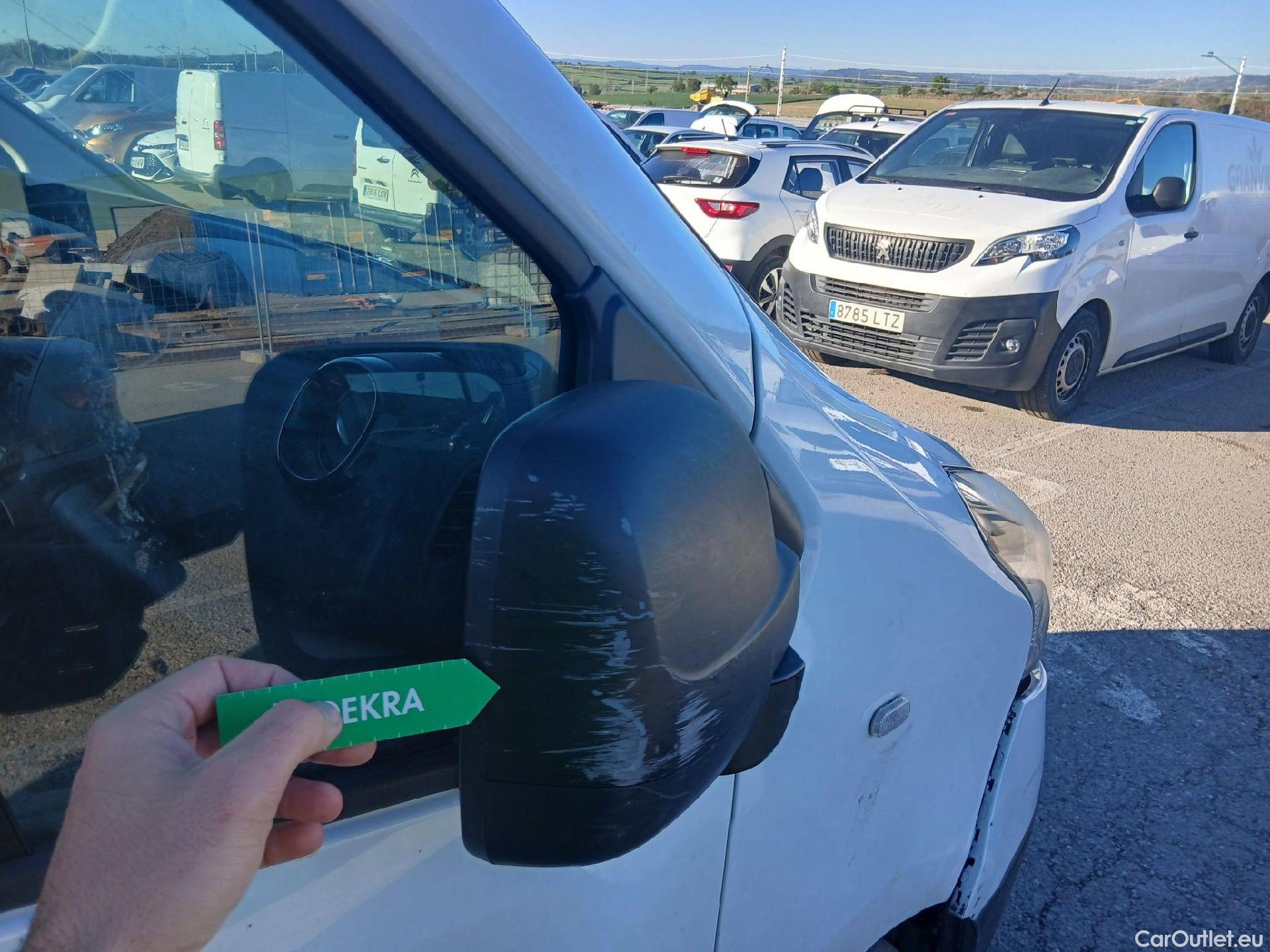  Renault  Trafic RENAULT  / 2019 / 4P / furgón Furgón 27 L1H1 Energy BluedCi 88 kW (AC) #51