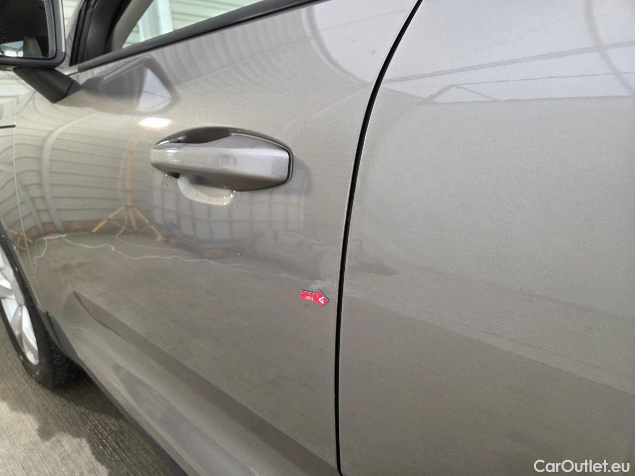  Volvo  XC 40 2.0 B4 P 197CP Momentum Pro AT8 #2