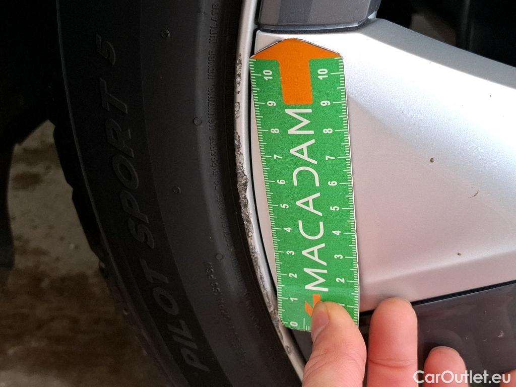  Tesla  Model Y TESLA  / 2020 / 5P / SUV Grande Autonomie Dual-Motor AWD #4