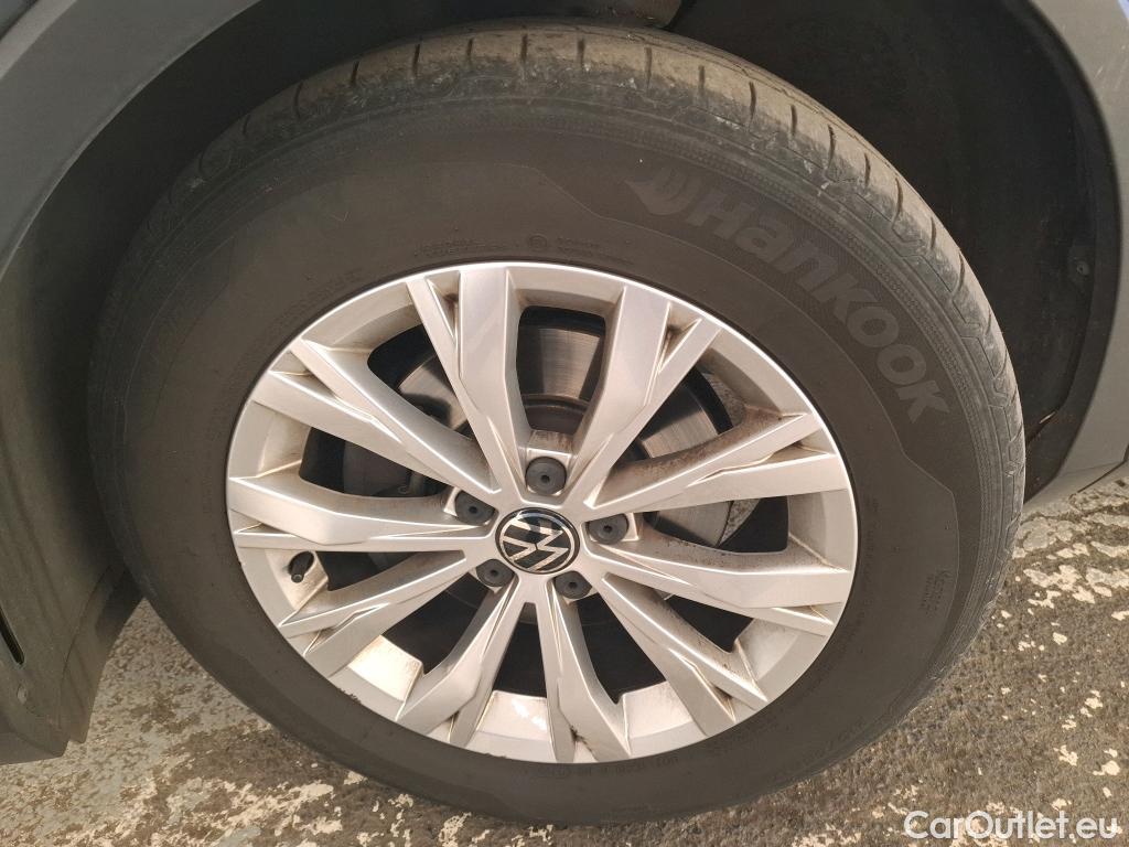  Volkswagen  Tiguan VOLKSWAGEN  / 2020 / 5P / SUV 1.5 TSI 150 DSG7 LIFE BUSI #8