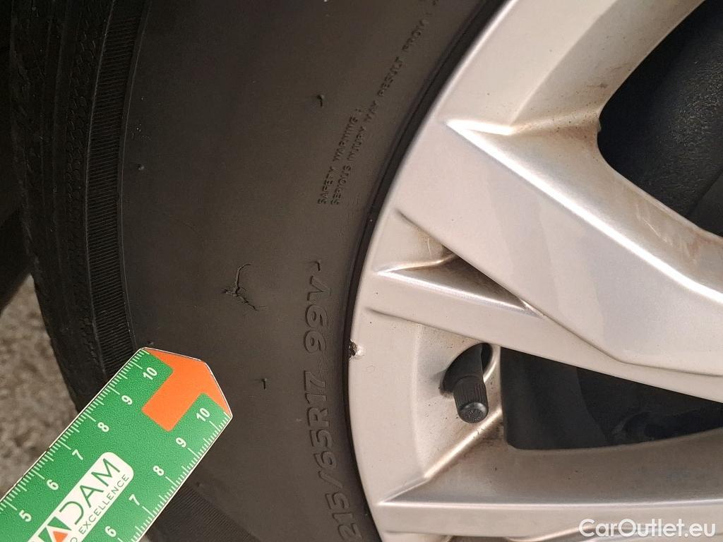  Volkswagen  Tiguan VOLKSWAGEN  / 2020 / 5P / SUV 1.5 TSI 150 DSG7 LIFE BUSI #9