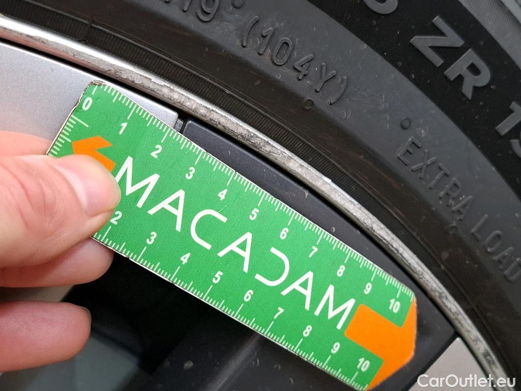  Tesla  Model Y TESLA  / 2020 / 5P / SUV Grande Autonomie Dual-Motor AWD #2