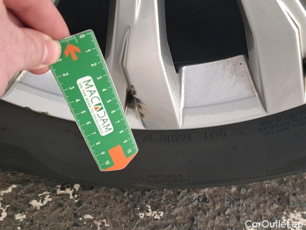  Volkswagen  Tiguan VOLKSWAGEN  / 2020 / 5P / SUV 1.5 TSI 150 DSG7 LIFE BUSI #24