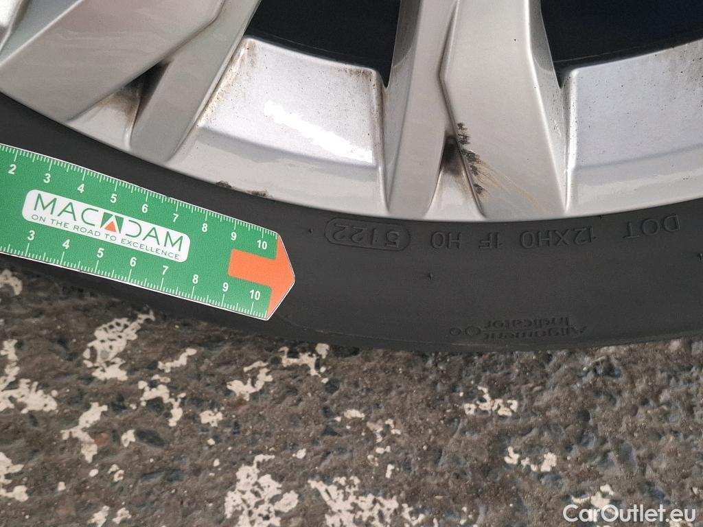  Volkswagen  Tiguan VOLKSWAGEN  / 2020 / 5P / SUV 1.5 TSI 150 DSG7 LIFE BUSI #25