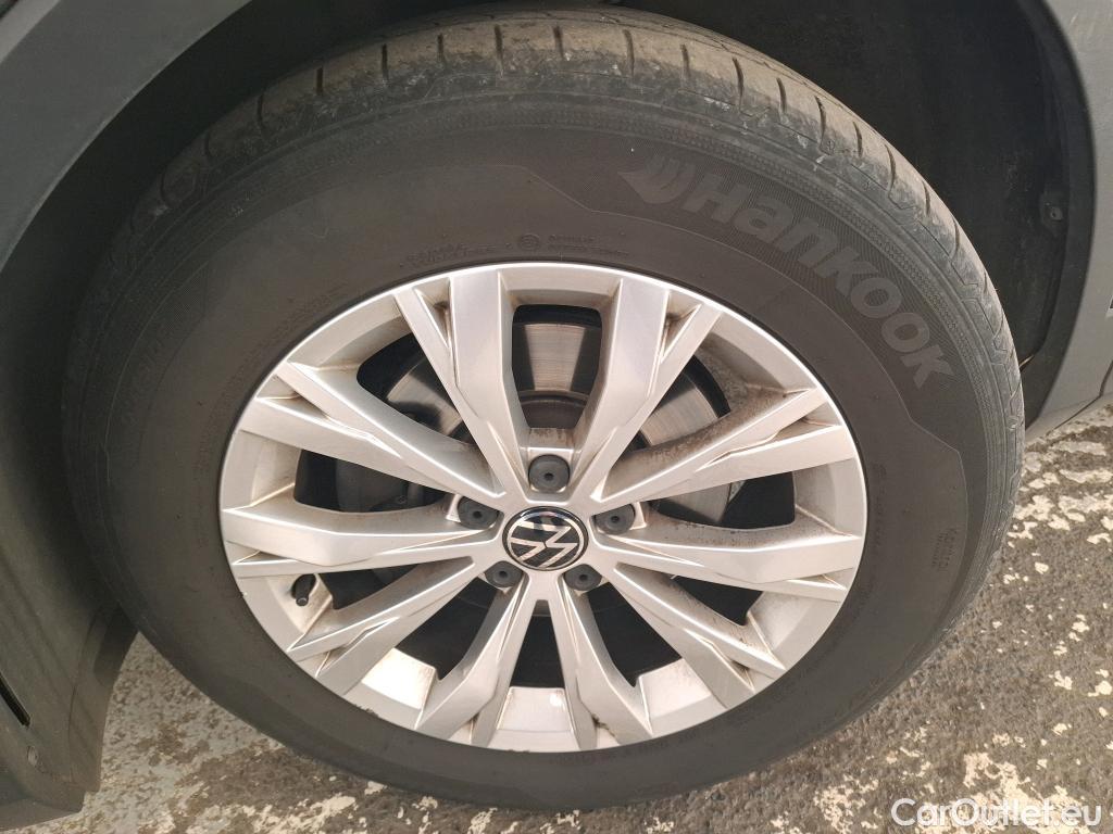  Volkswagen  Tiguan VOLKSWAGEN  / 2020 / 5P / SUV 1.5 TSI 150 DSG7 LIFE BUSI #22