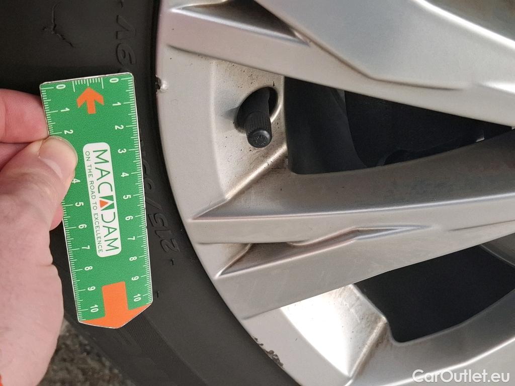  Volkswagen  Tiguan VOLKSWAGEN  / 2020 / 5P / SUV 1.5 TSI 150 DSG7 LIFE BUSI #27