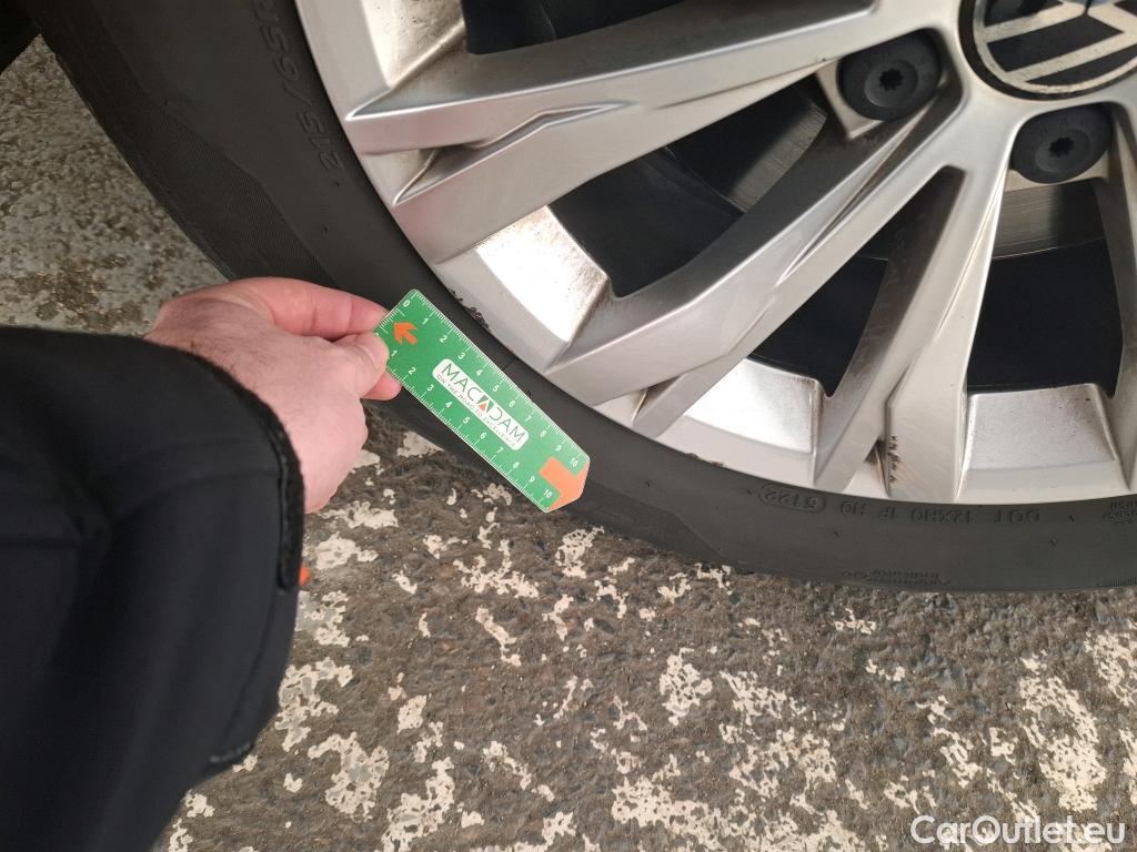  Volkswagen  Tiguan VOLKSWAGEN  / 2020 / 5P / SUV 1.5 TSI 150 DSG7 LIFE BUSI #26