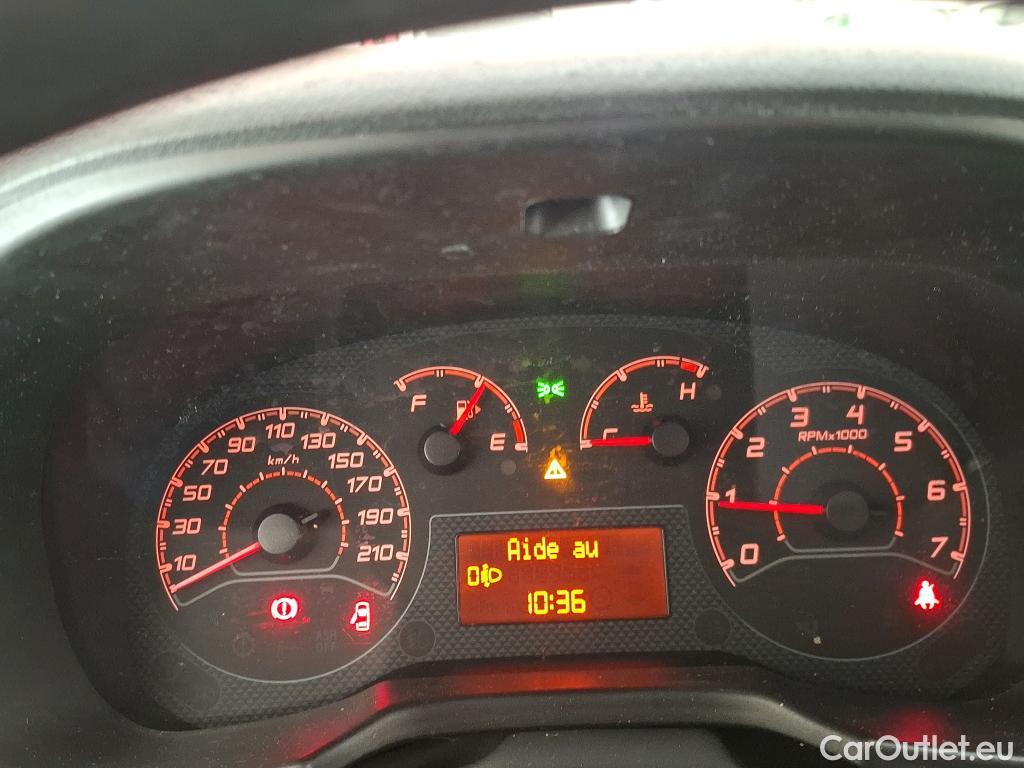  Fiat  Fiorino FIAT  / 2016 / 4P / Fourgonnette 1.3 Multijet 80 Pro Lounge #43