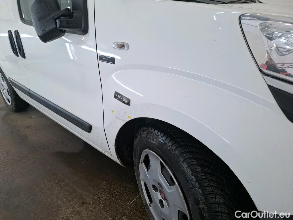  Fiat  Fiorino FIAT  / 2016 / 4P / Fourgonnette 1.3 Multijet 80 Pro Lounge #23