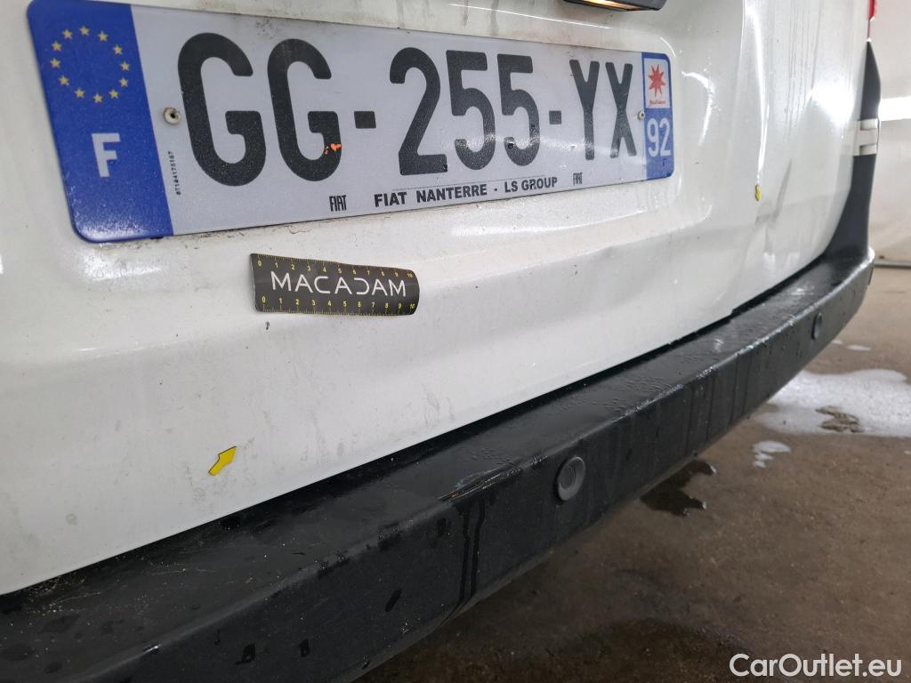  Fiat  Fiorino FIAT  / 2016 / 4P / Fourgonnette 1.3 Multijet 80 Pro Lounge #4