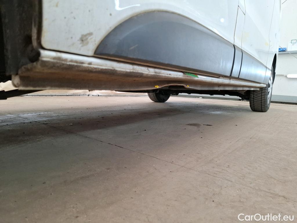  Renault  Trafic RENAULT  / 2019 / 4P / Fourgon tole FG GCF L2H1 1300 dCi 120 #27