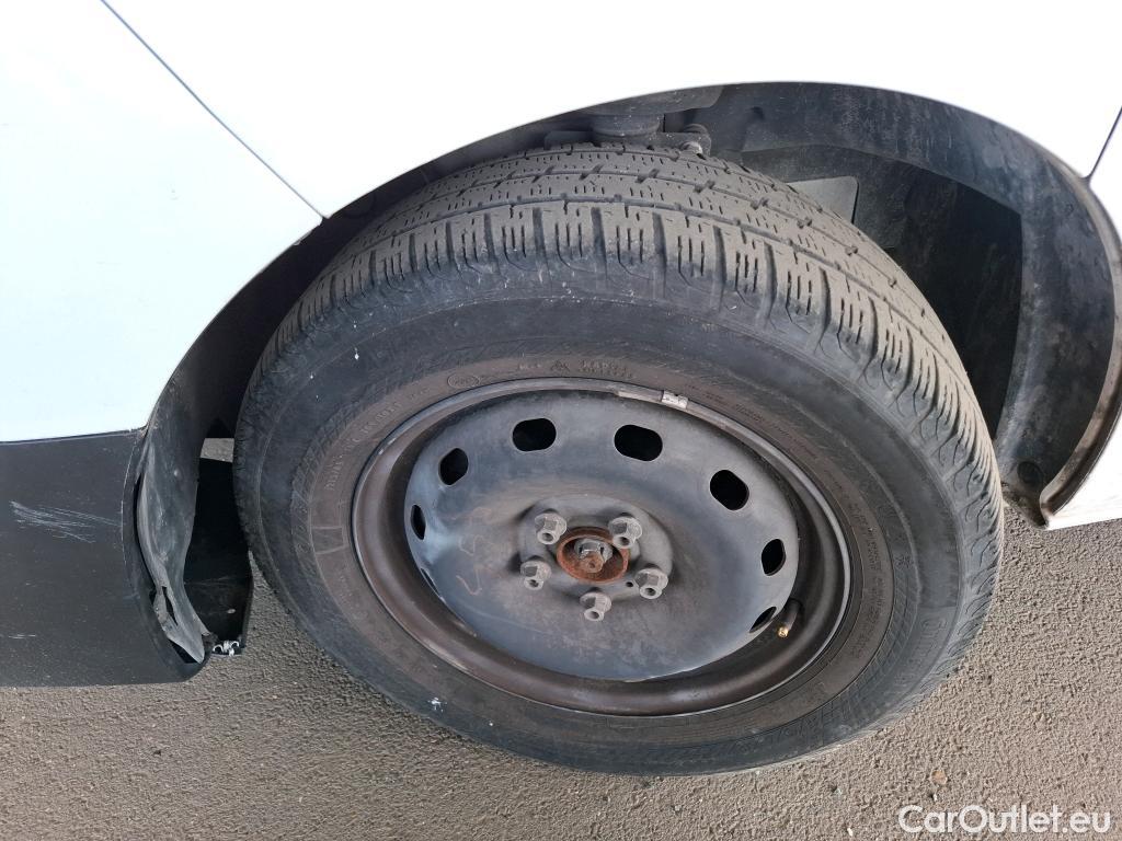  Renault  Trafic  III Fourgon L2H1 3T Confort 2.0 dCi 130CV BVM6 E6d #32