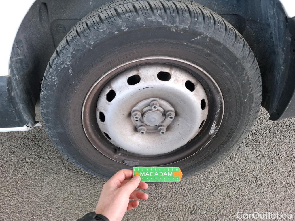  Renault  Trafic  III Fourgon L2H1 3T Confort 2.0 dCi 130CV BVM6 E6d #31