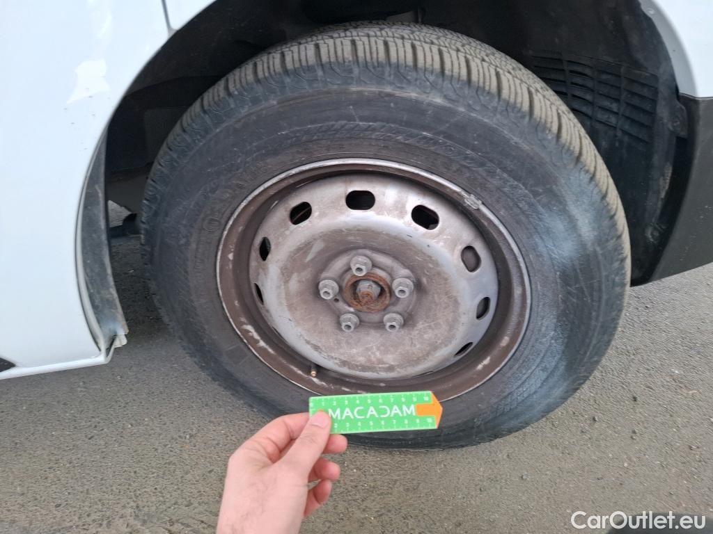  Renault  Trafic  III Fourgon L2H1 3T Confort 2.0 dCi 130CV BVM6 E6d #29