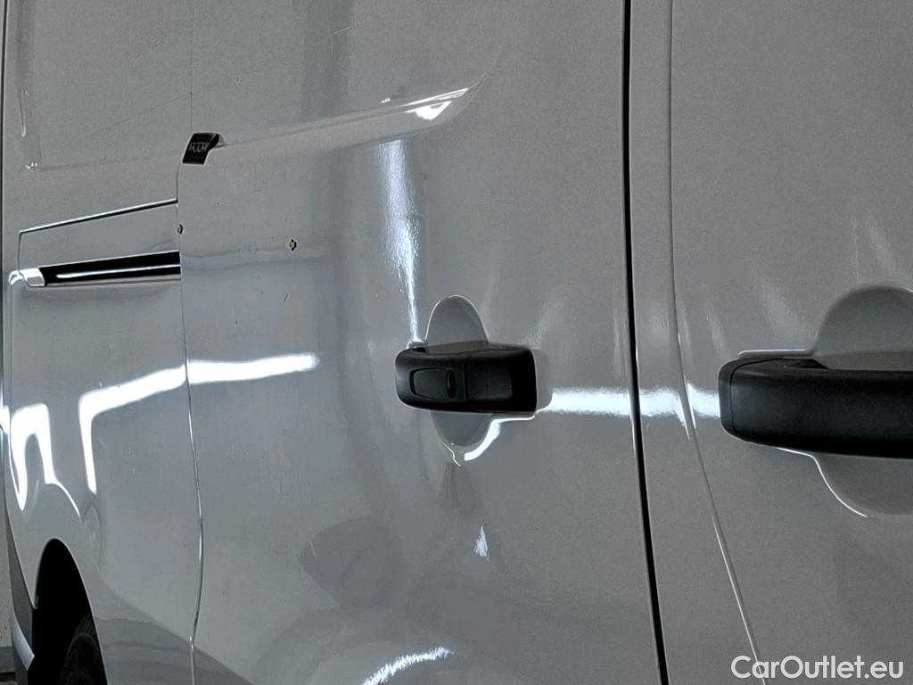  Renault  Trafic  Fourgon L2H1 3T Grand Confort 2.0 dCi 130CV BVM6 E6d #32