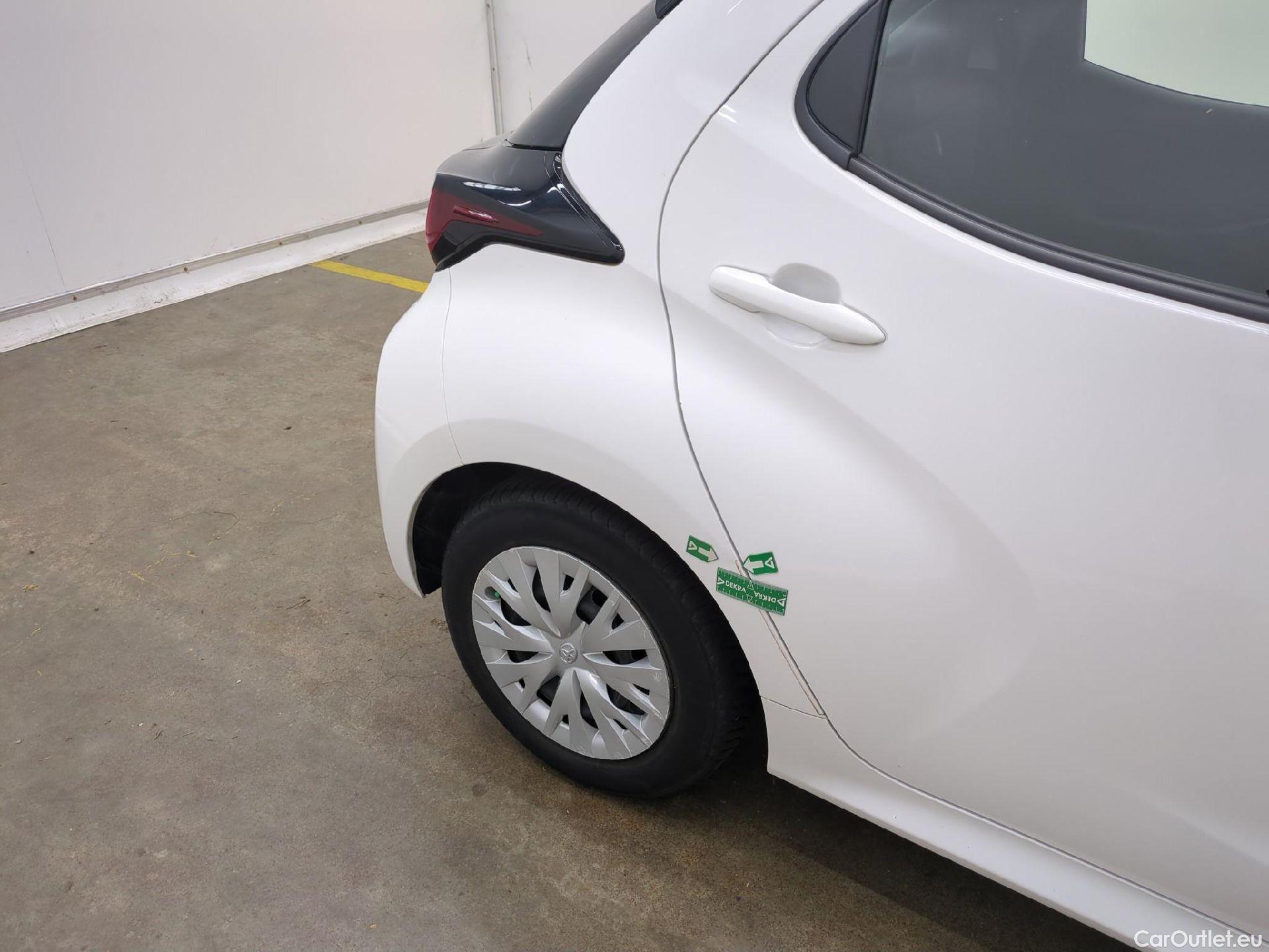  Toyota  Yaris TOYOTA  Hybride / 2019 / 5P / Berline Hybride 116h Dynamic Business Beyond Zer #32