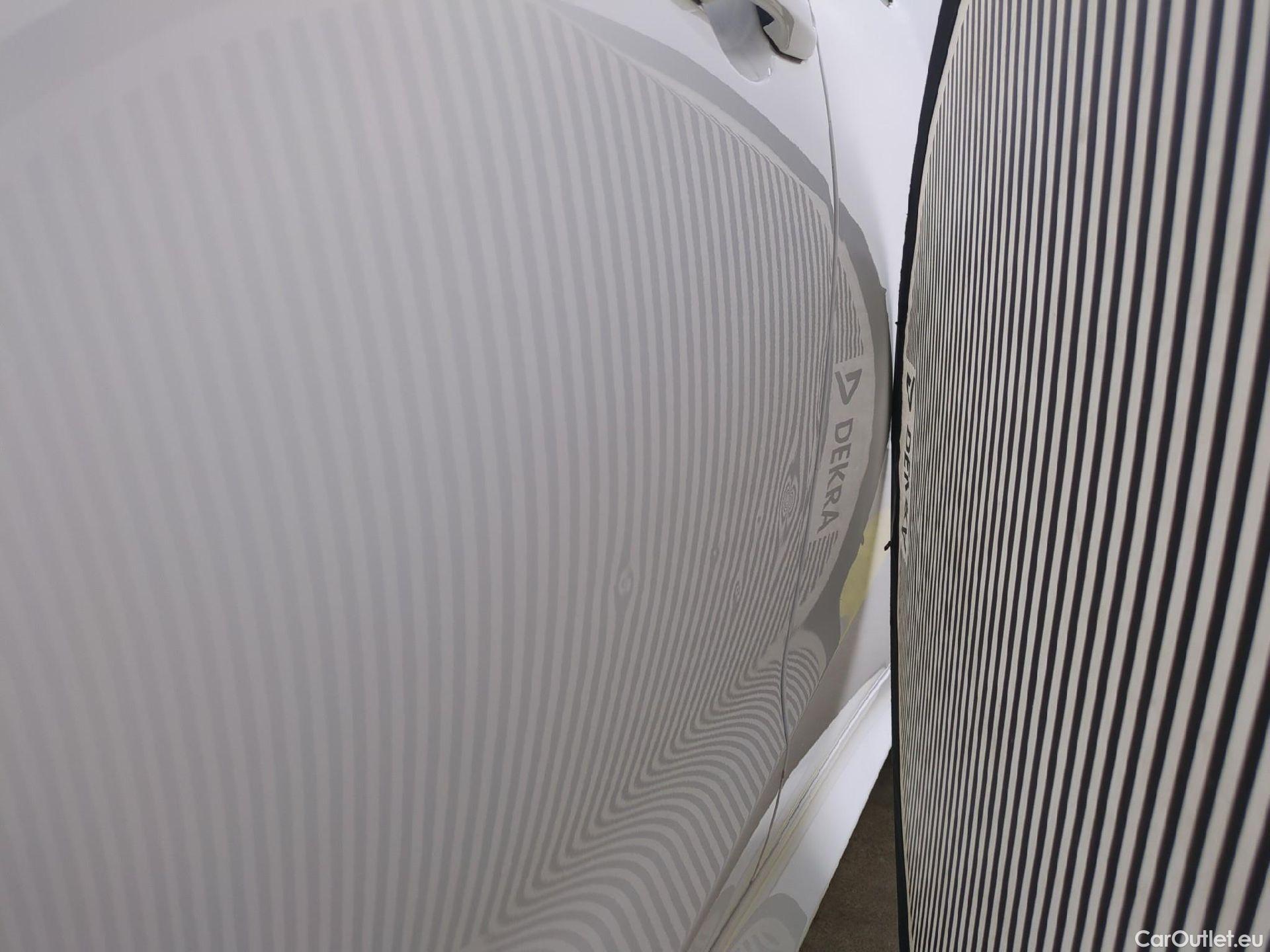  Toyota  Yaris TOYOTA  Hybride / 2019 / 5P / Berline Hybride 116h Dynamic Business Beyond Zer #24