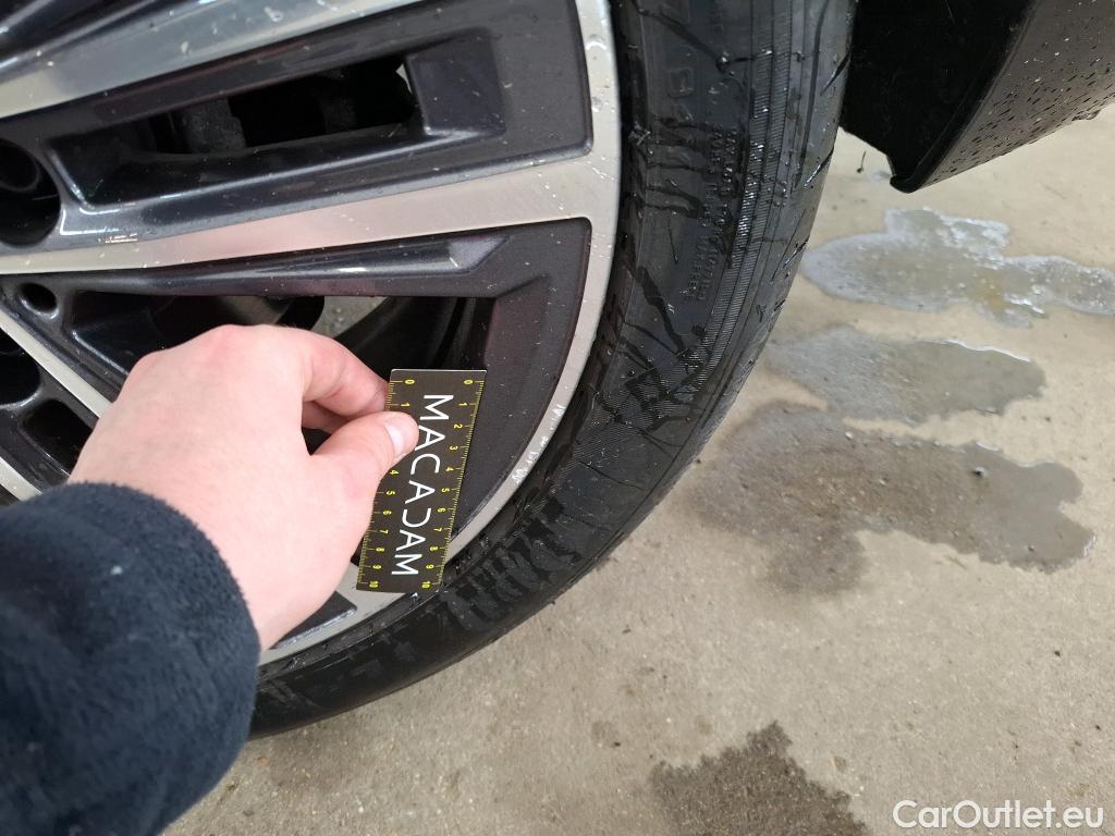  Bmw  Serie 1 BMW Série 1 / 2019 / 5P / Berline 116i Business Design #26