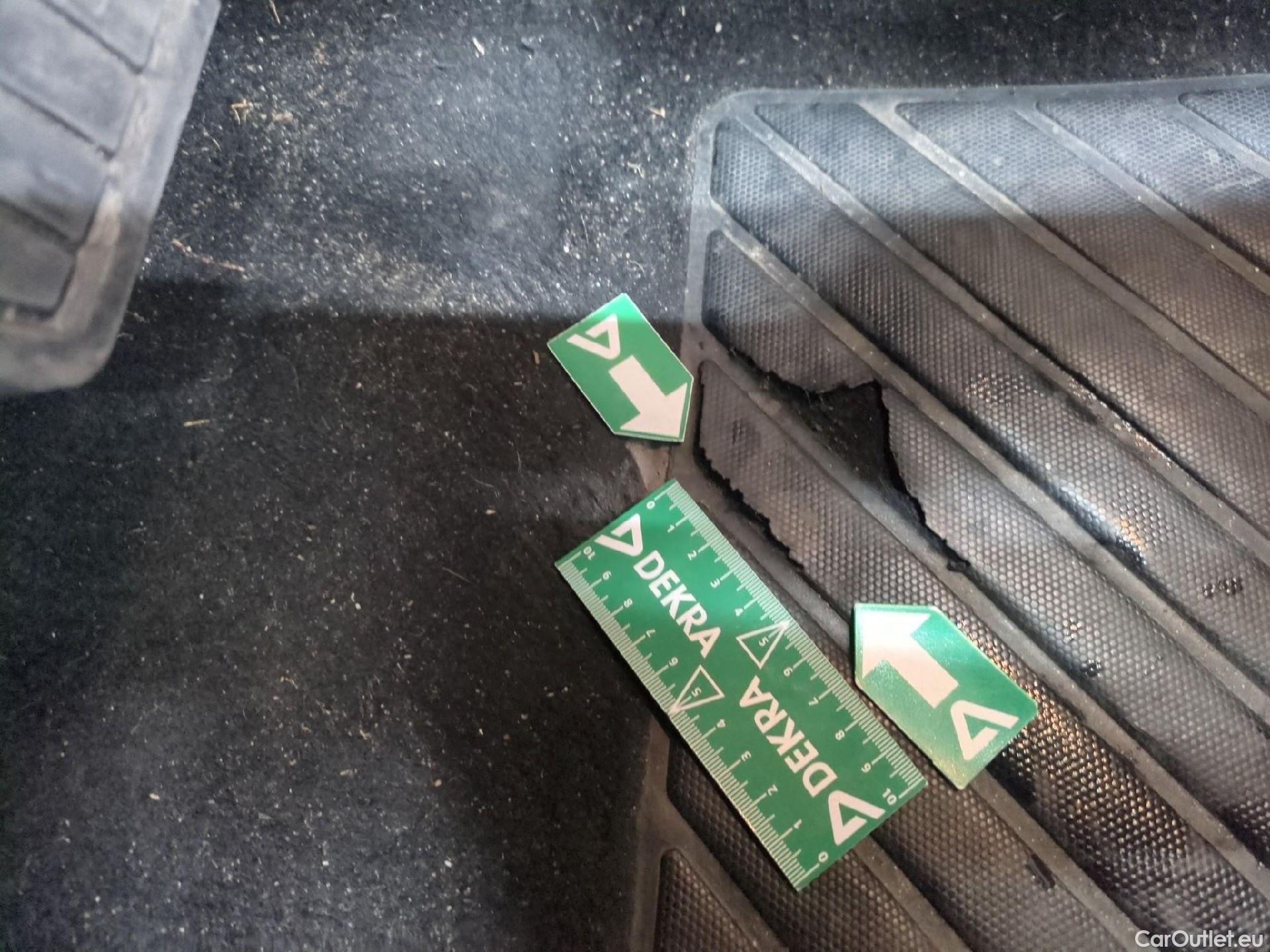  Peugeot  3008  Active Pack 1.5 HDi 130CV BVA8 E6d #10