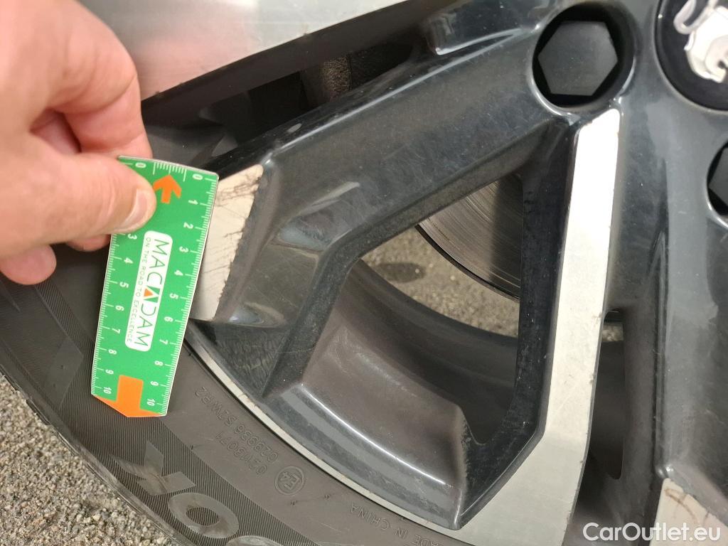  Peugeot  2008  Allure Business 1.2 PureTech 130CV BVA8 E6d #20