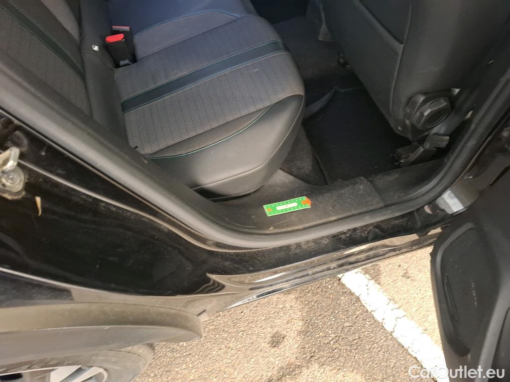  Peugeot  2008  Allure Business 1.2 PureTech 130CV BVA8 E6d #27