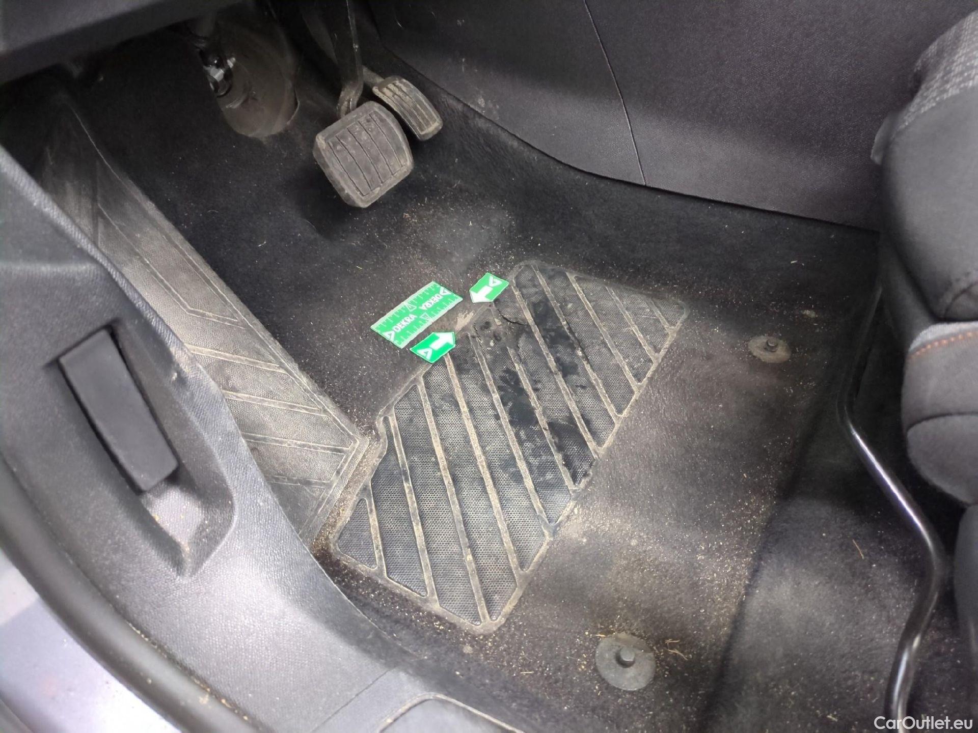  Peugeot  3008  Active Pack 1.5 HDi 130CV BVA8 E6d #9