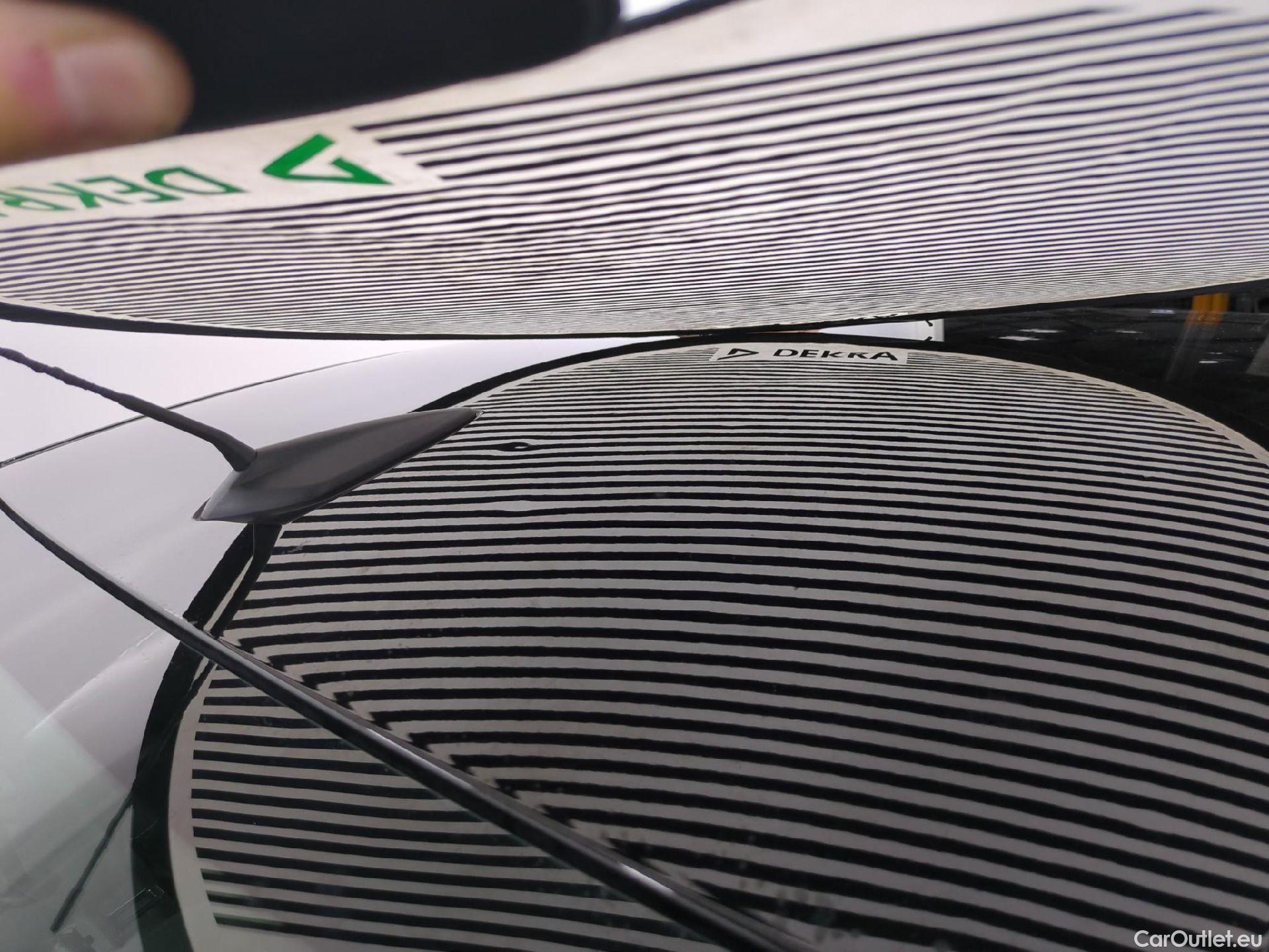  Citroen  C4 CITROEN  X / 2022 / 4P / Berline PureTech 130 S&S EAT8 Feel Pack #24