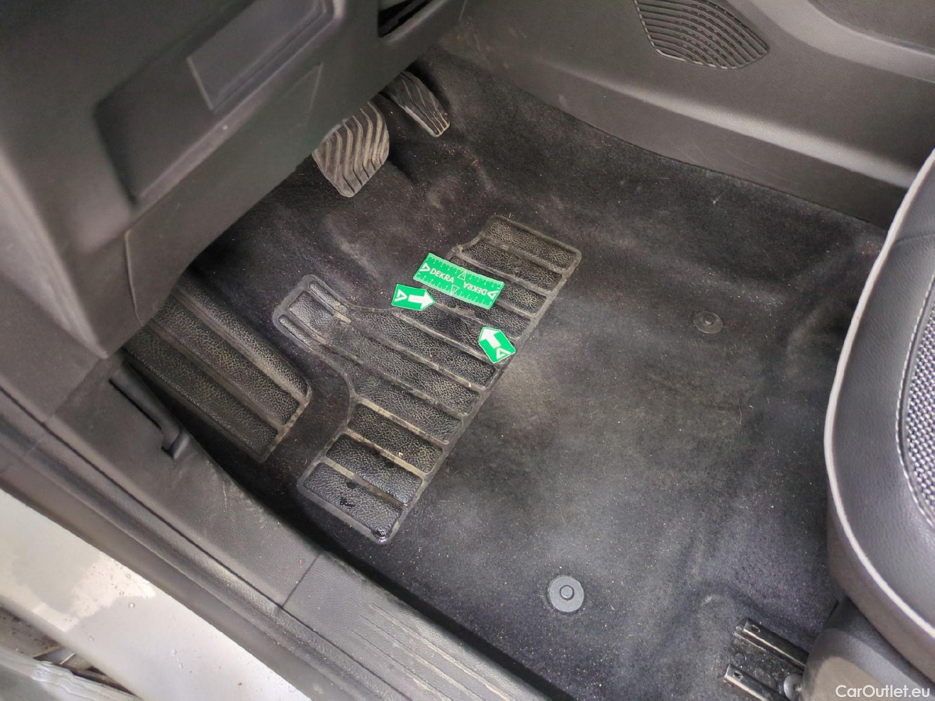  Renault  Captur RENAULT  / 2019 / 5P / SUV techno E-Tech hybride rechargeable 160 #4