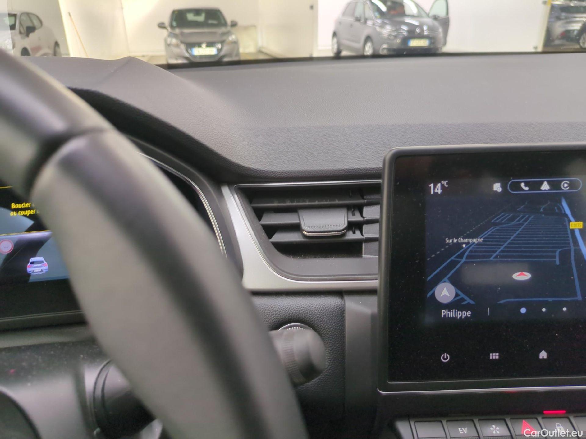  Renault  Captur RENAULT  / 2019 / 5P / SUV techno E-Tech hybride rechargeable 160 #2