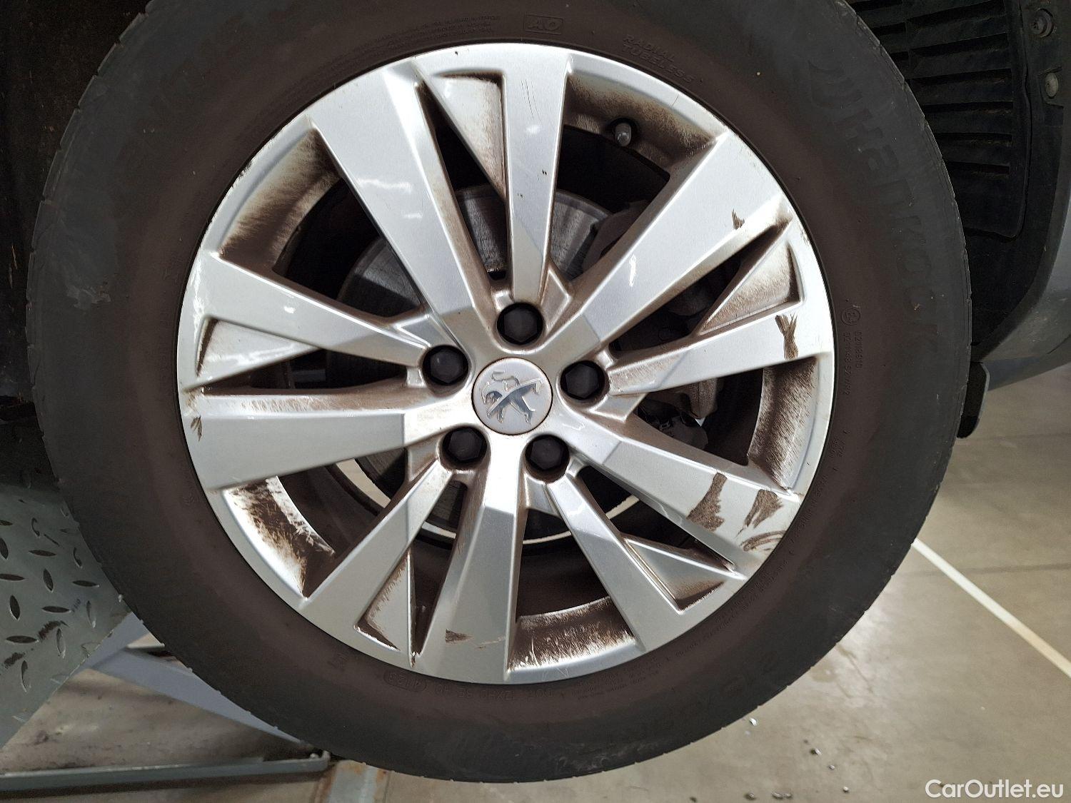  Peugeot  3008 Peugeot, 5008 FL'20, Peugeot 5008 1.5 BlueHDi 96kW S&S EAT8 Style 5d #4