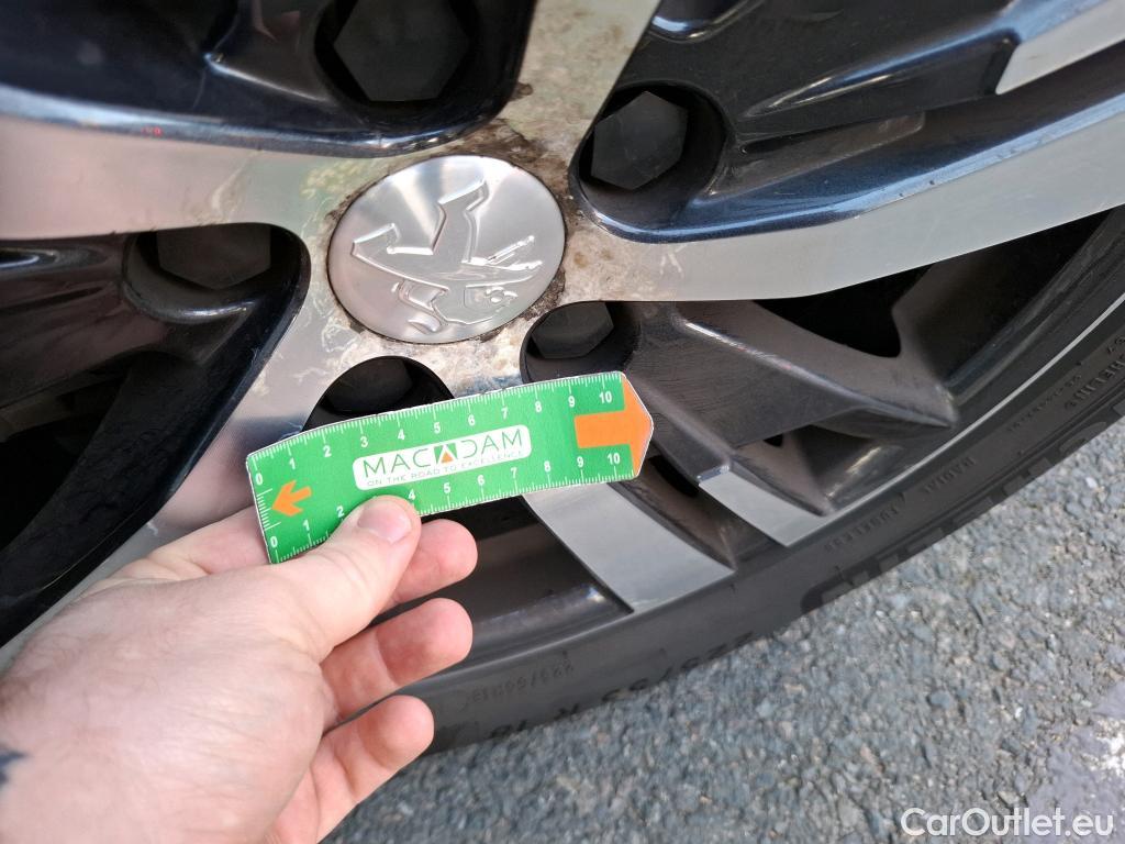  Peugeot  3008  Allure Business 1.2 PureTech 130CV BVA8 E6d #3