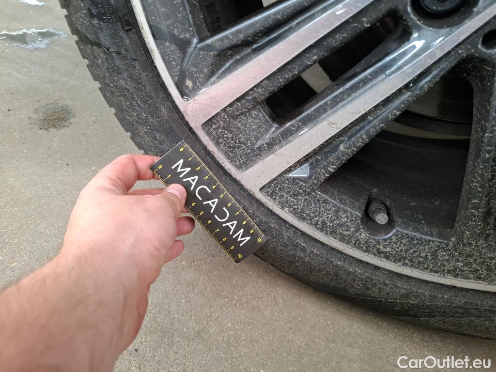  Bmw  Serie 1 BMW Série 1 / 2019 / 5P / Berline 1.5 116D DKG7 Business Design (Ex 668K) #37