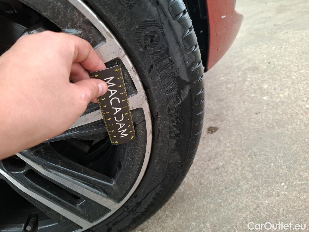  Bmw  Serie 1 BMW Série 1 / 2019 / 5P / Berline 1.5 116D DKG7 Business Design (Ex 668K) #24