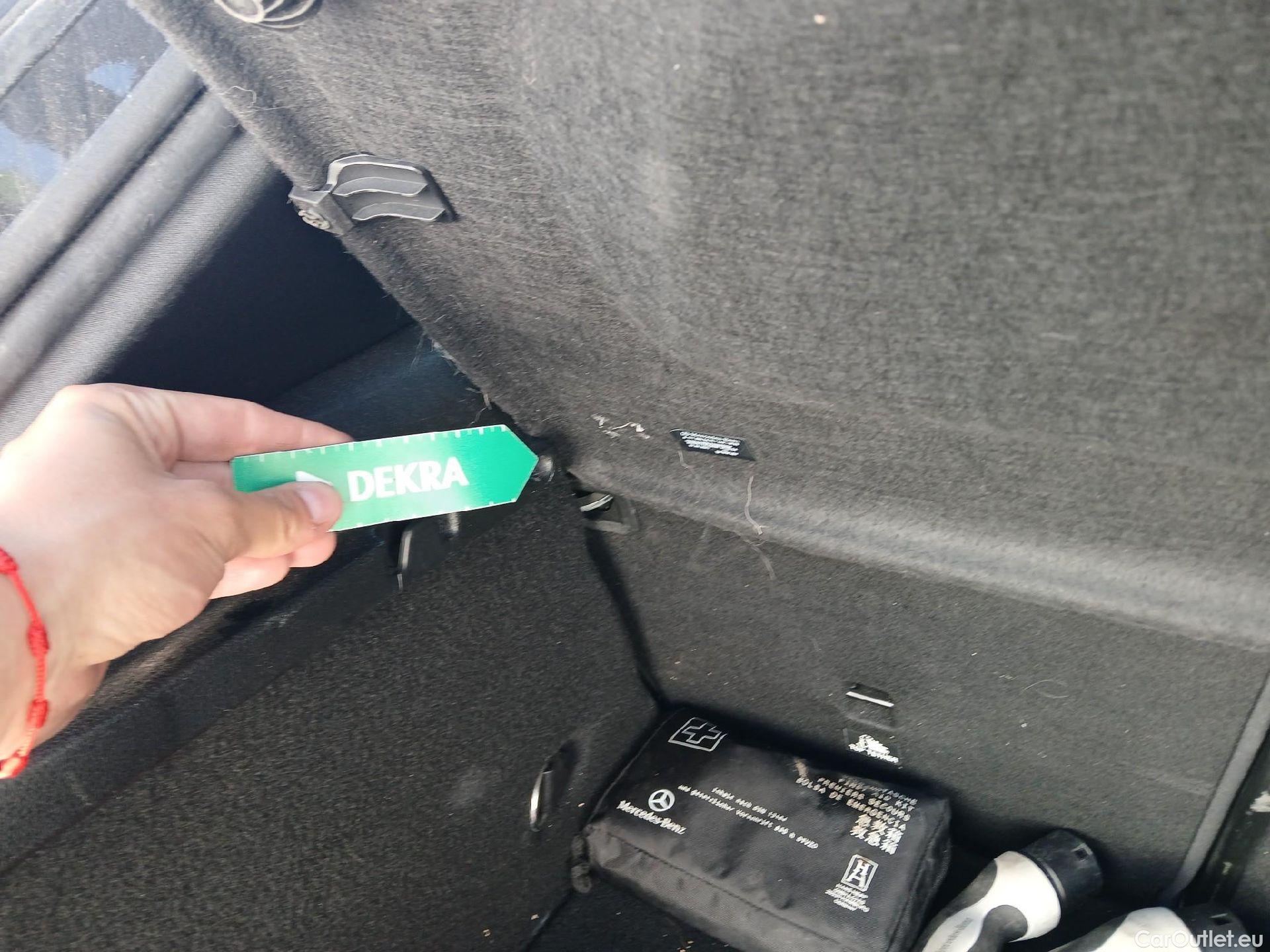  Mercedes  A-Klasse MERCEDES-BENZ Clase A berlina con portón A 250 e 220 CV 11 kWh #Opcionales 5800€# #54