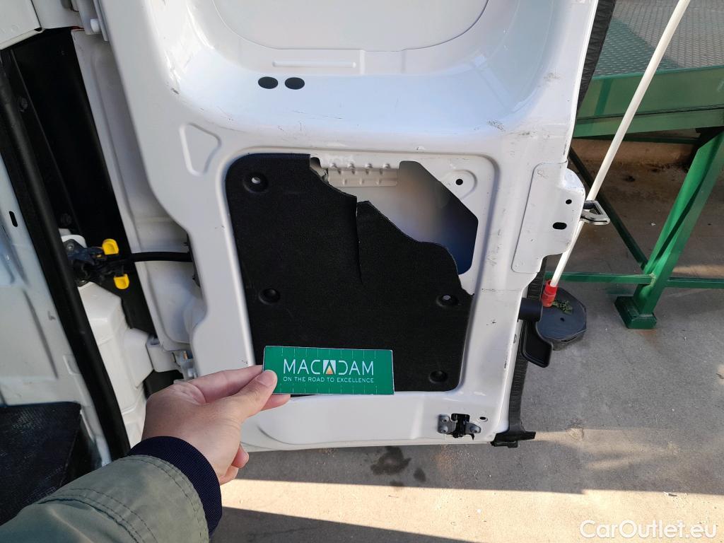  Fiat  Fiorino FIAT  / 2016 / 3P / furgón derivado de turismo Cargo Base 1.4 Natural Power 51kW (70CV) ** #20