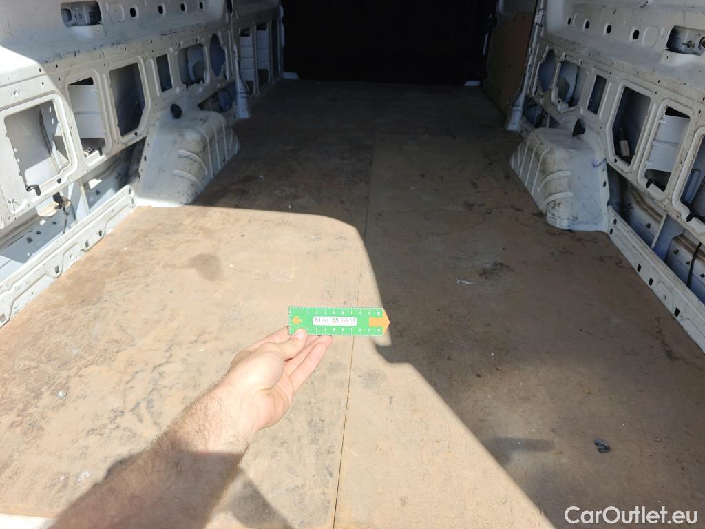  Ford  Transit FORD  / 2013 / 4P / furgón 350 96kW L4H3 Van Trend RWD #58