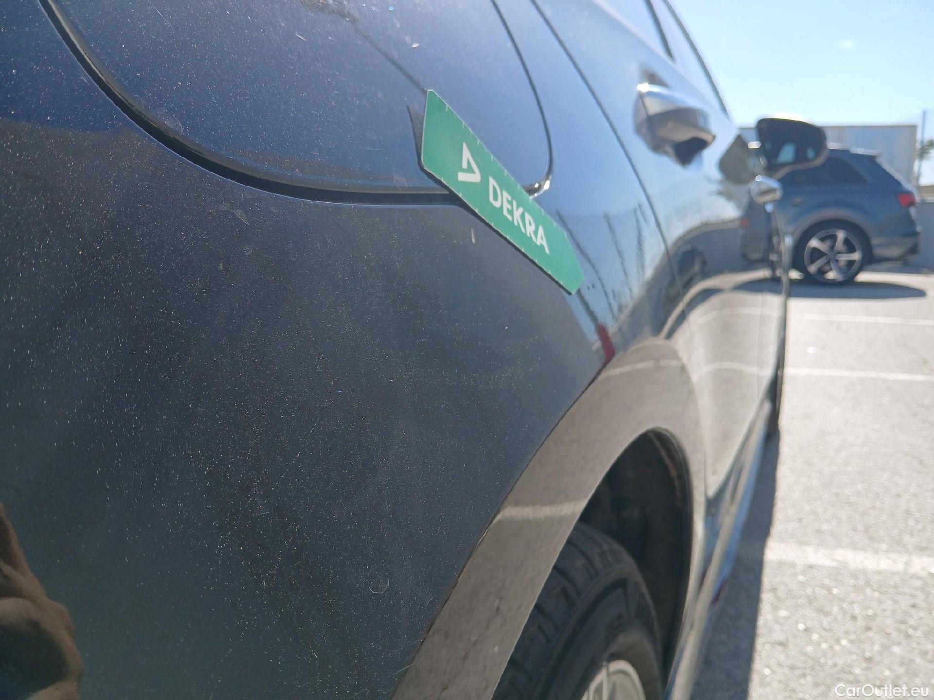  Mercedes  A-Klasse MERCEDES-BENZ Clase A berlina con portón A 250 e 220 CV 11 kWh #Opcionales 5800€# #44