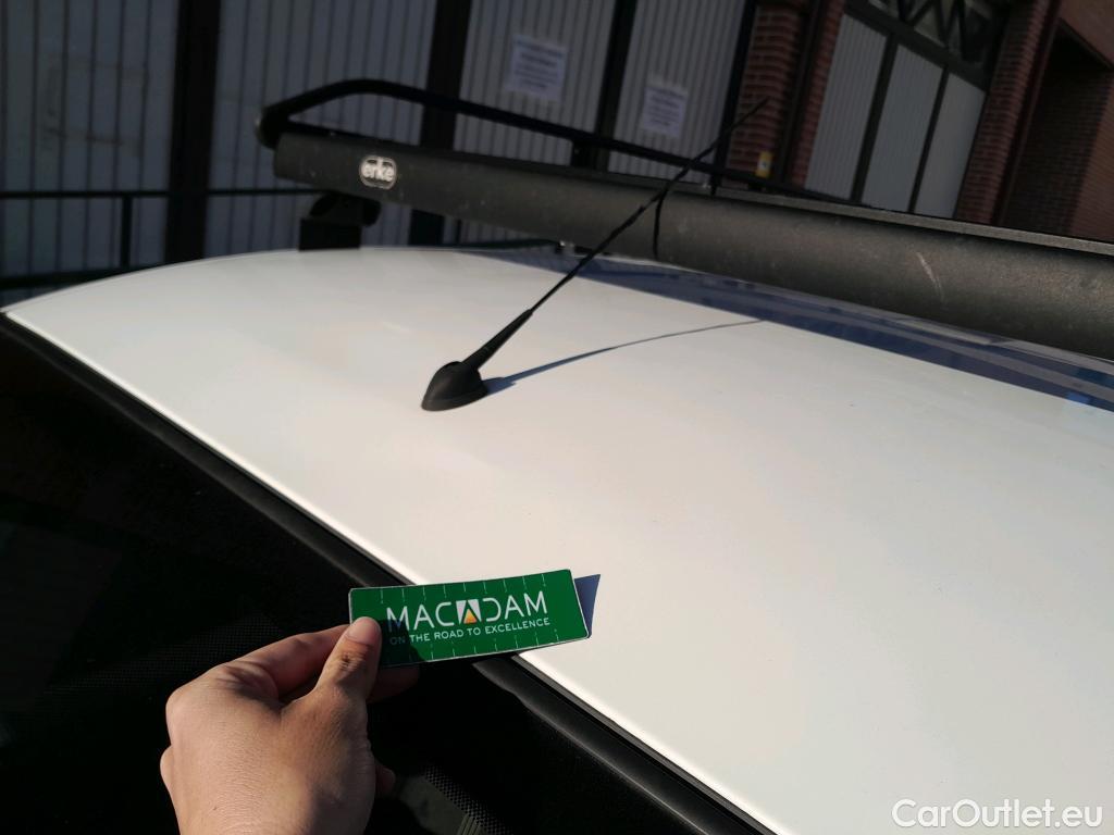  Fiat  Fiorino FIAT  / 2016 / 3P / furgón derivado de turismo Cargo Base 1.4 Natural Power 51kW (70CV) ** #4