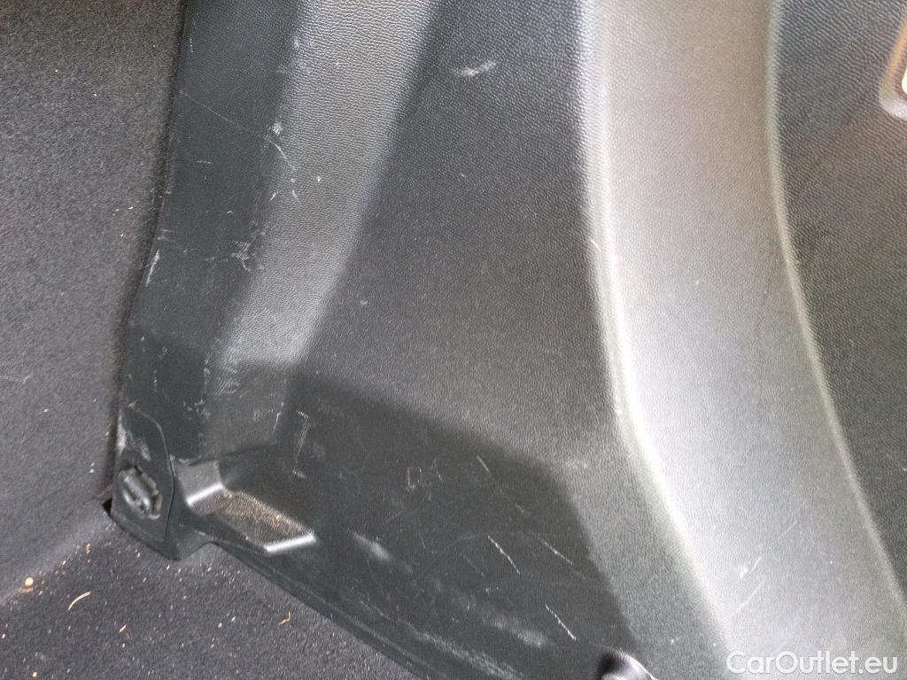  Peugeot  2008 PEUGEOT  / 2019 / 5P / todoterreno Active Puretech 100 S&S BVM6 #4