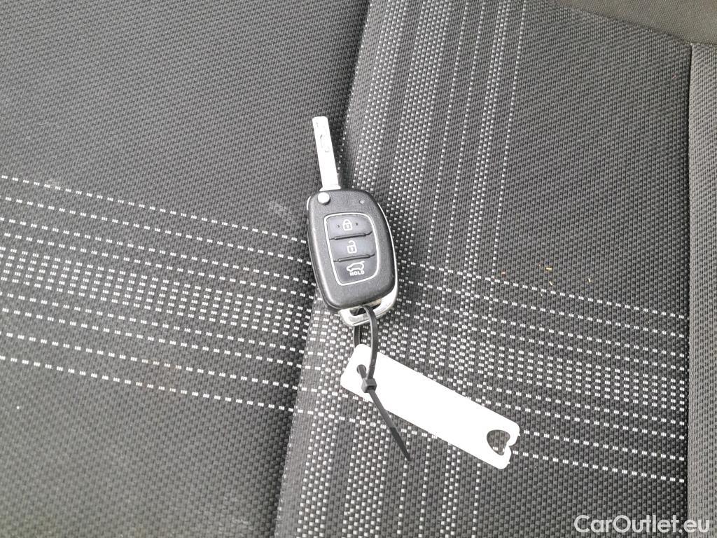  Hyundai  i20 HYUNDAI  / 2020 / 5P / berlina con portón 1.0 TGDI 74kW (100CV) 48V Essence #2