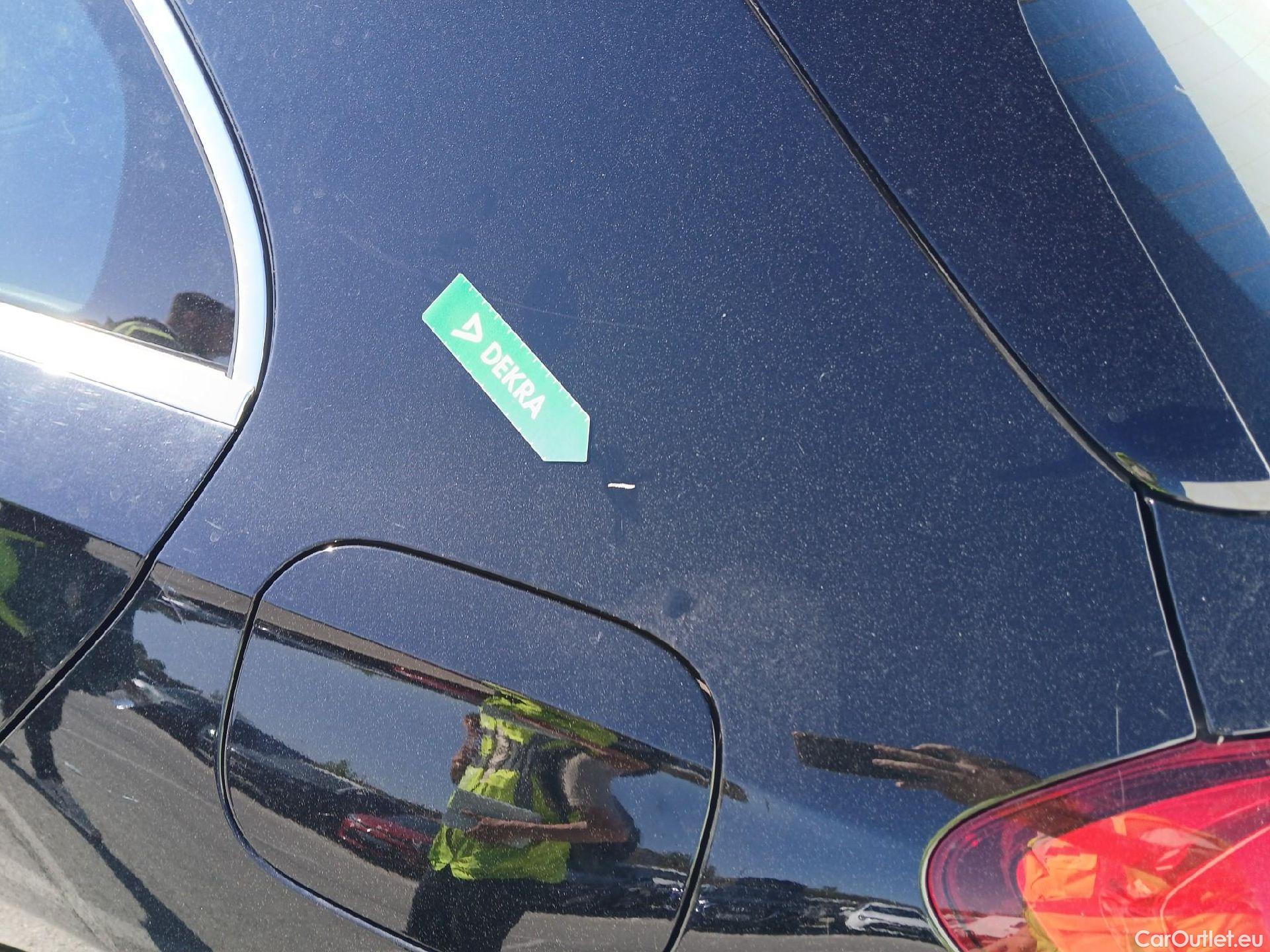  Mercedes  A-Klasse MERCEDES-BENZ Clase A berlina con portón A 250 e 220 CV 11 kWh #Opcionales 5800€# #36