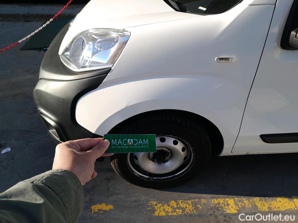  Fiat  Fiorino FIAT  / 2016 / 3P / furgón derivado de turismo Cargo Base 1.4 Natural Power 51kW (70CV) ** #5