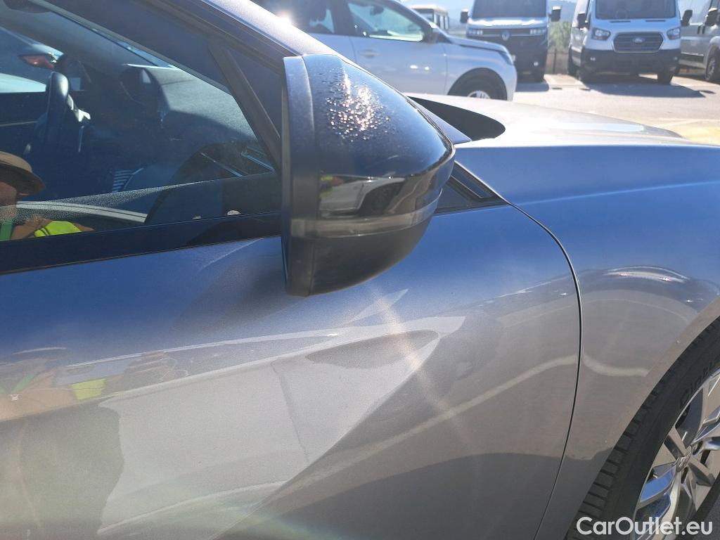  Peugeot  508 PEUGEOT  / 2018 / 5P / berlina con portón 5P Active Pack BlueHDi 130 S&S EAT8 (AC2) #47