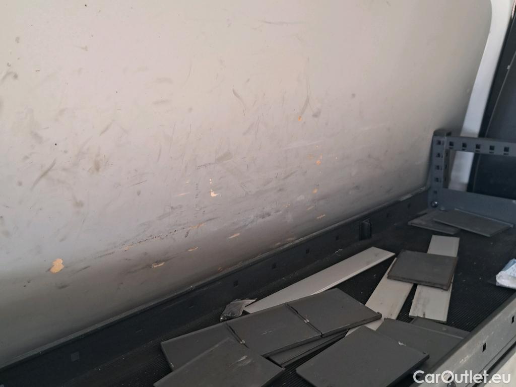  Volkswagen  Transporter VOLKSWAGEN  / 2015 / 4P / furgón Furgón Corto TN 2.0 TDI 110kW BMT 4Mot #27