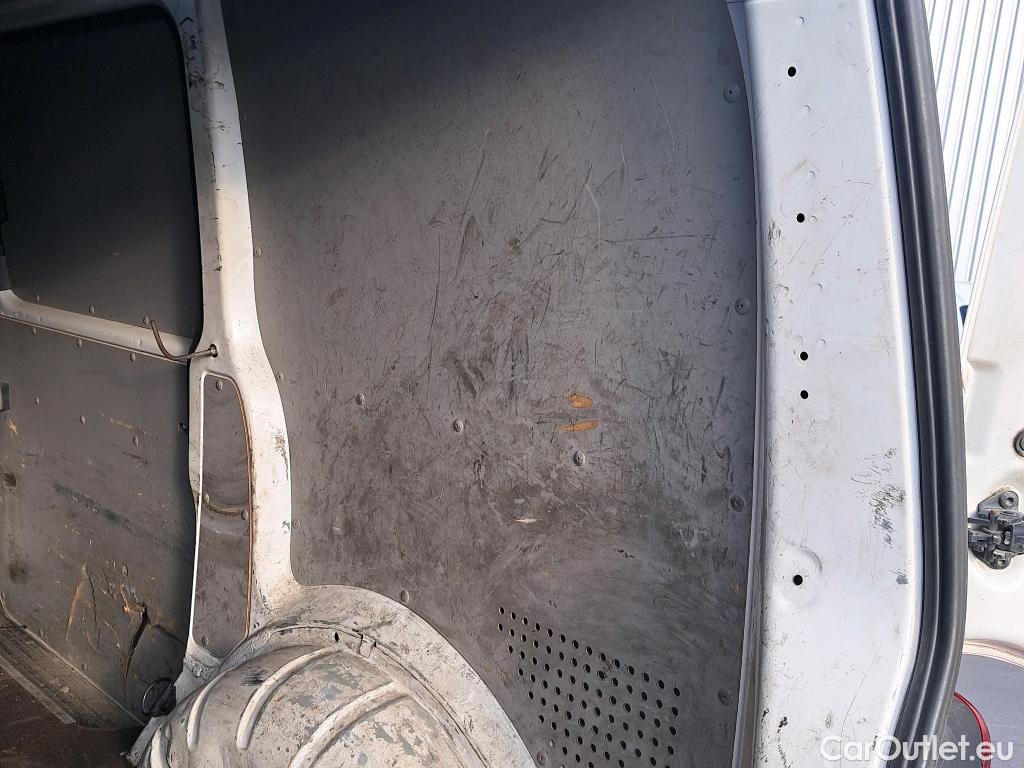  Volkswagen  Transporter VOLKSWAGEN  / 2015 / 4P / furgón Furgón Corto TN 2.0 TDI 110kW BMT 4Mot #17