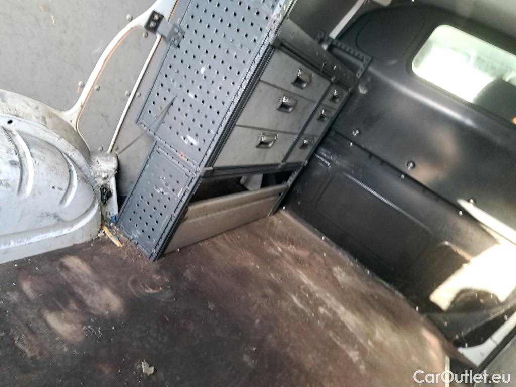  Volkswagen  Transporter VOLKSWAGEN  / 2015 / 4P / furgón Furgón Corto TN 2.0 TDI 110kW BMT 4Mot #39