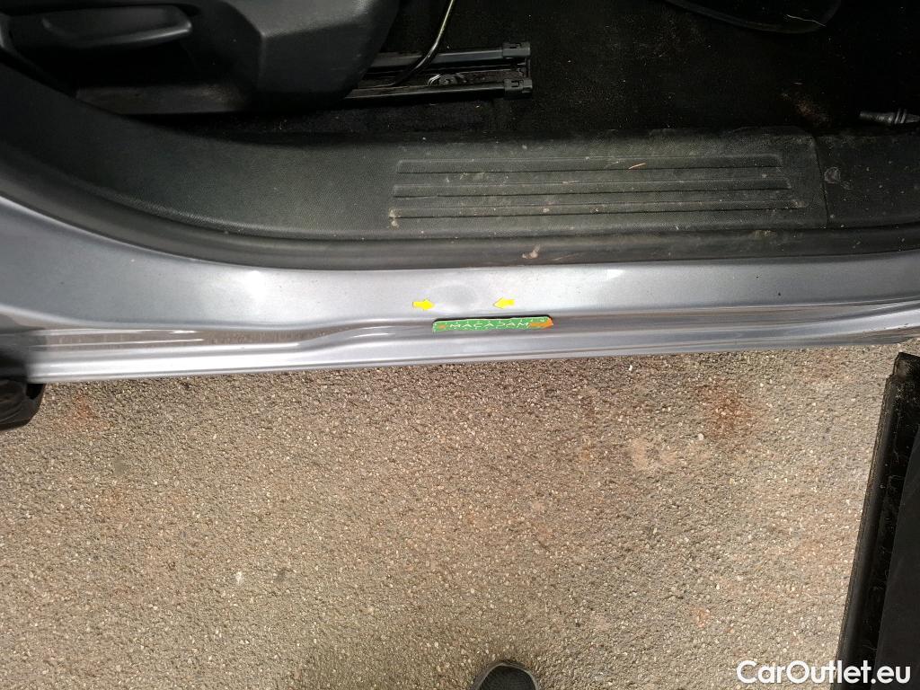  Peugeot  2008  Allure Business 1.5 HDi 130CV BVA8 E6d #19